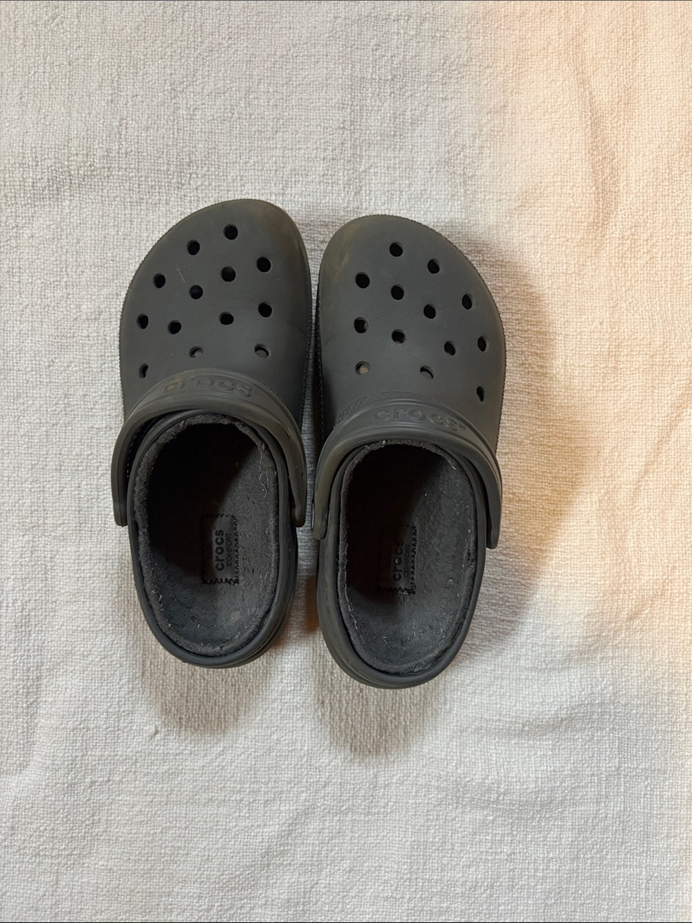CROCS Classic Clog in Charcoal
